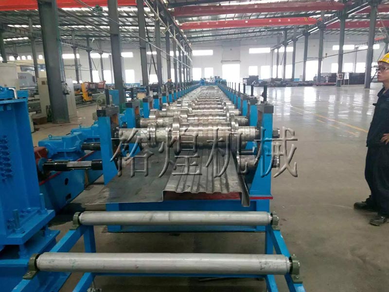 立體車(chē)庫(kù)邊梁浪板設(shè)備